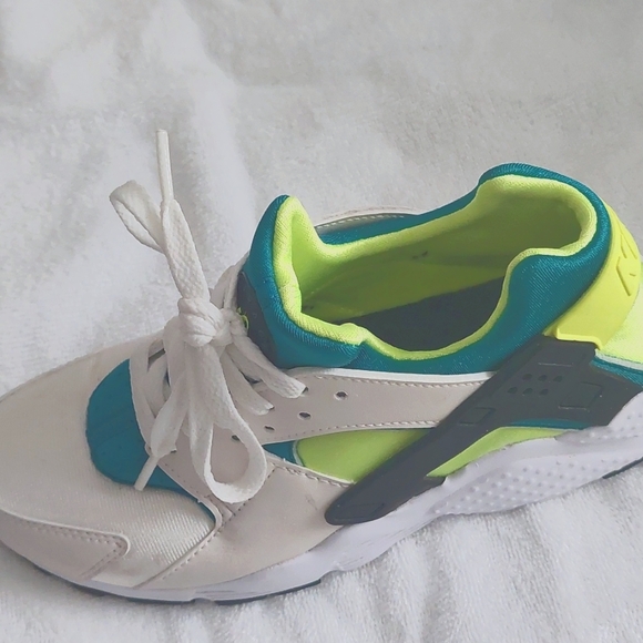 Nike US 6Y Sneakers/Gym Shoes - Picture 3 of 7